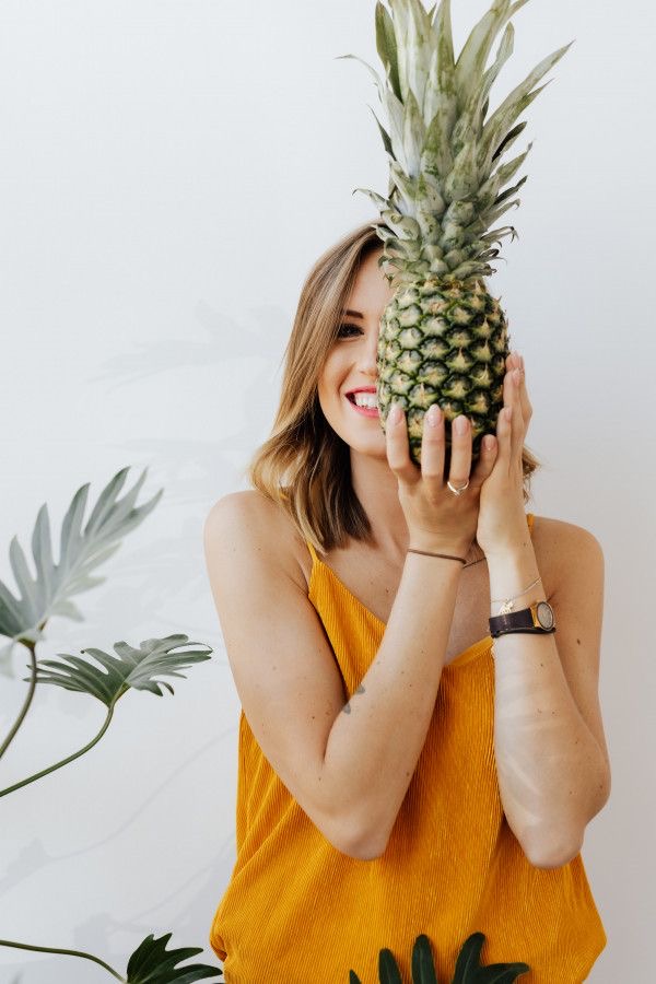 healthy living tips, simple tips for a healthy lifestyle, wellness tips, healthy eating. Woman holding a pineapple