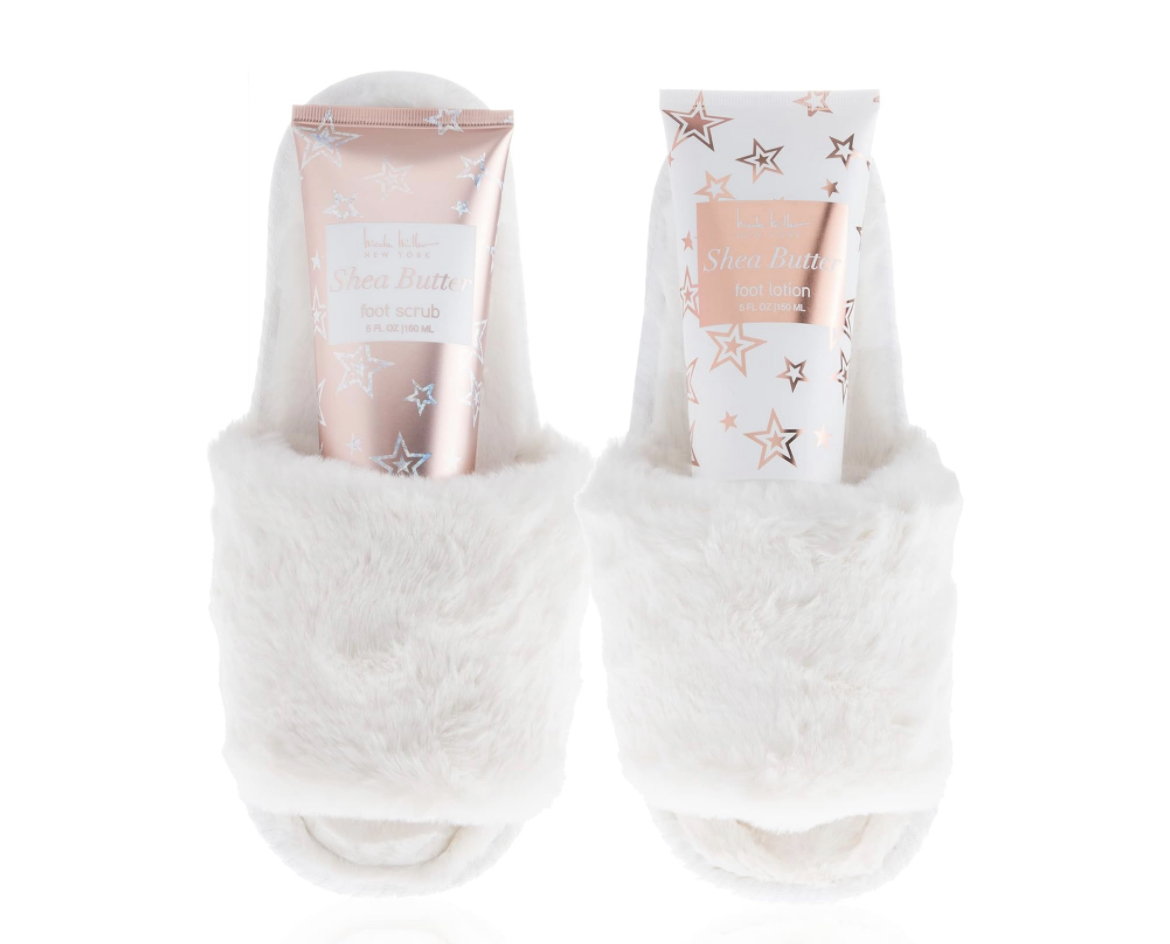 Cozy Fuzzy slippers shea butter foot spa set on amazon. Best friend gifts. Gift ideas for best friend. BFF gift ideas. Bestie gift ideas. Gift Ideas for a special friend. Gift ideas for sister. Gift ideas for female best friends. Presents for best friend. Unique best friend gifts. Meaningful gift ideas. Thoughtful presents