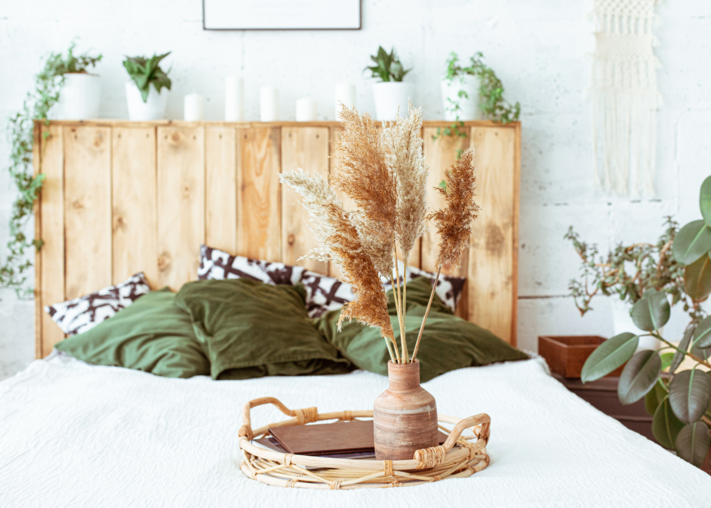 spring bedroom idea. Spring decor ideas. decorating for spring. decor for spring. How to update your home for spring. resfresh home. get home spring ready. how to transition your home from winter to spring