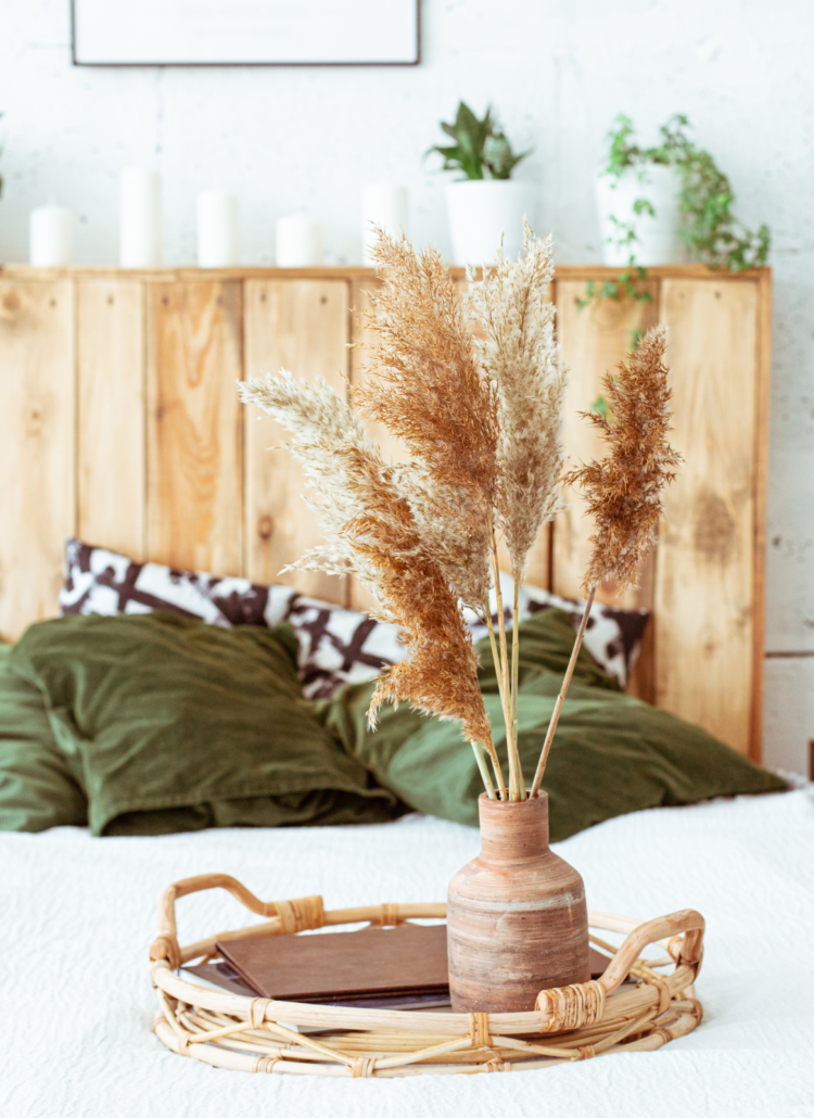 spring bedroom idea. Spring decor ideas. decorating for spring. decor for spring. How to update your home for spring. resfresh home. get home spring ready. how to transition your home from winter to spring