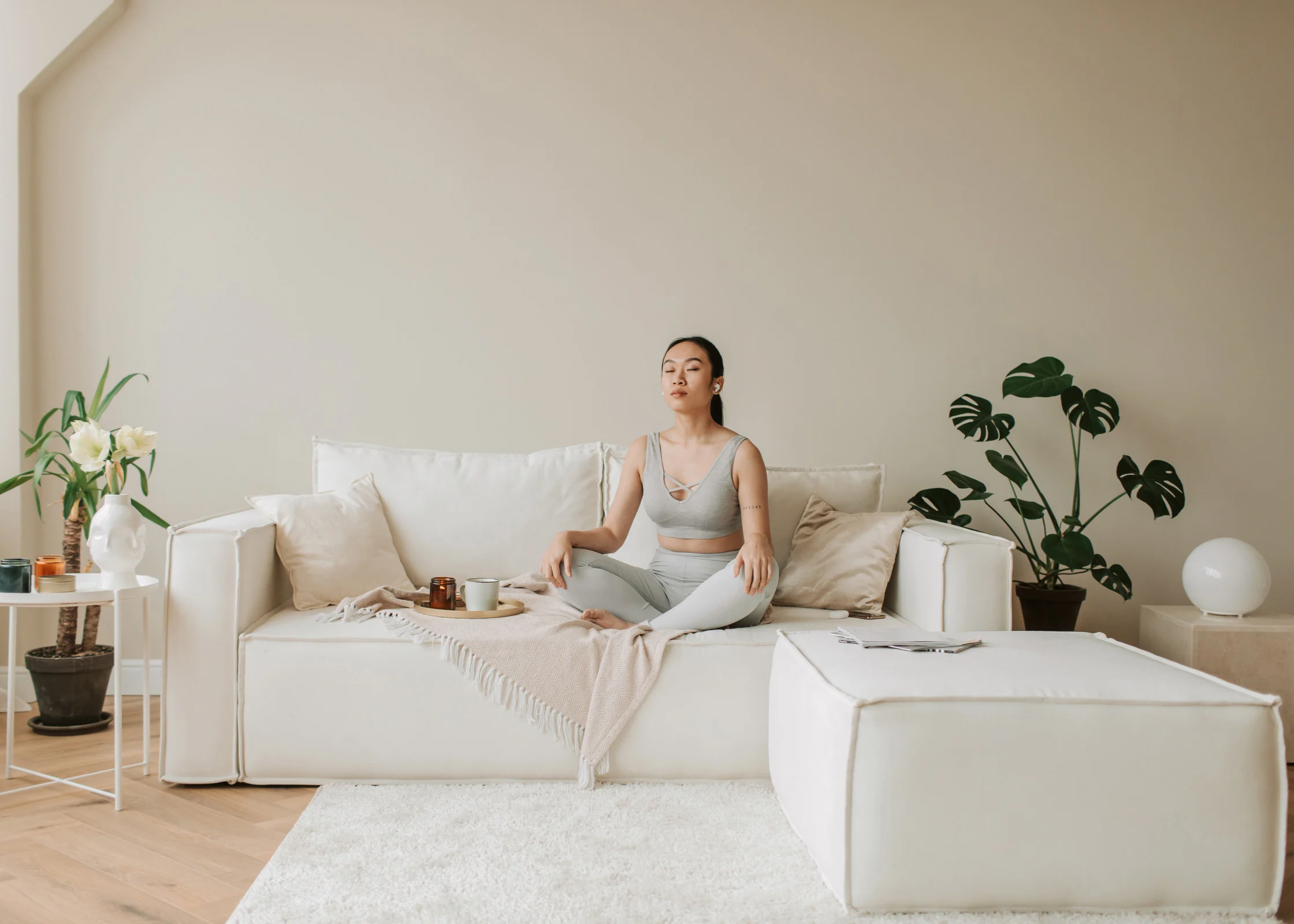 woman meditating on the sofa. how to glow up. glow up tips. how to glow up in a week. How to glow up overnight. how to get a glow up. how to have a glow up. glow ups. how to be beautiful. fast and instant glowing up tips