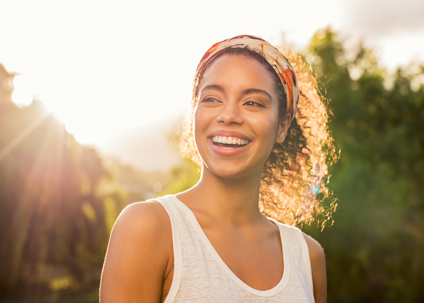 gorgeous smiling black woman with curly hair. how to glow up. glow up tips. how to glow up in a week. How to glow up overnight. how to get a glow up. how to have a glow up. glow ups. how to be beautiful. fast and instant glowing up tips