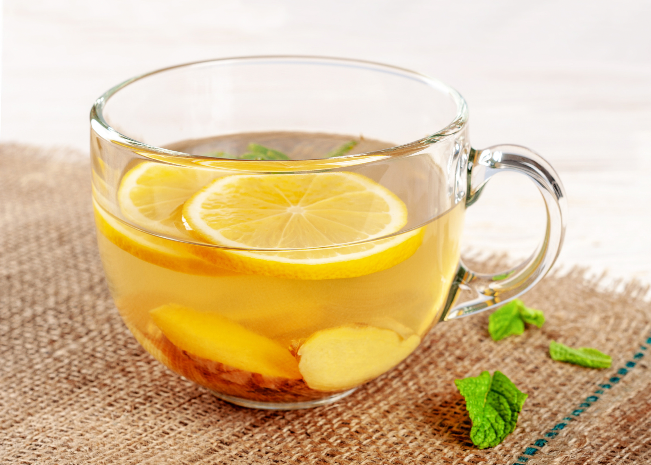 lemon water in the morning for clearing skin. Healthy skin drinks. Drinks for glowing skin. glowing skin drink. drinks that clear skin. morning drink for glowing skin. juice for skin glow. best morning drink. glowing skin juice