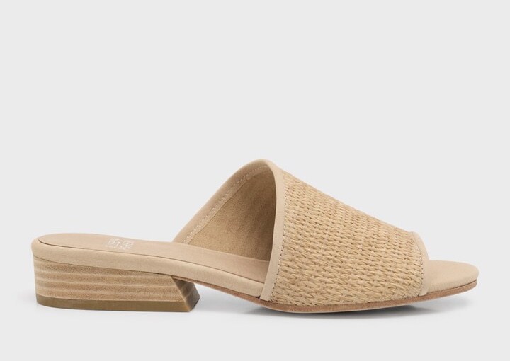 eileen fisher noko raffia flat summer sandals. best ladies summer sandals. cute summer sandals. summer flats for any occasion. summer wedges. comfortable, comfy summer sandals. For beach. summer wedding flats